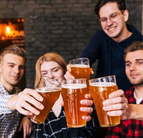 ਗਰਮੀ ਵੱਧਣ ਨਾਲ ਬੀਅਰ ਦੀ ਮੰਗ ਵਧ ਜਾਂਦੀ ਹੈ। ਬਹੁਤ ਸਾਰੇ ਲੋਕ ਜੋ ਕਿ ਗਰਮੀ ਦੇ ਸੀਜ਼ਨ ਵਿੱਚ ਬੀਅਰ ਖੂਬ ਪੀਂਦੇ ਹਨ। ਜੇਕਰ ਤੁਸੀਂ ਗਰਮੀ ਤੋਂ ਰਾਹਤ ਪਾਉਣ ਲਈ ਬੀਅਰ ਪੀ ਰਹੇ ਹੋ, ਤਾਂ ਜਾਣ ਲਓ ਤੁਸੀਂ ਕਿਹੜੀ ਗਲਤੀ ਕਰ ਰਹੇ ਹੋ।