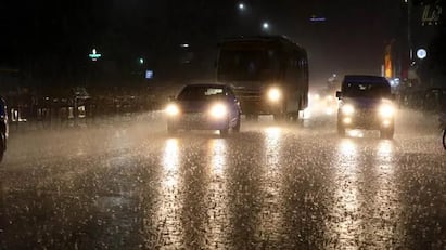 Chennai witnesses heavy rain during midnight Residents scared of strong winds சென்னையில் பலத்த சூறைக்காற்று நள்ளிரவில் கொட்டி தீர்த்த கனமழை..  எங்கு? எவ்வளவு?