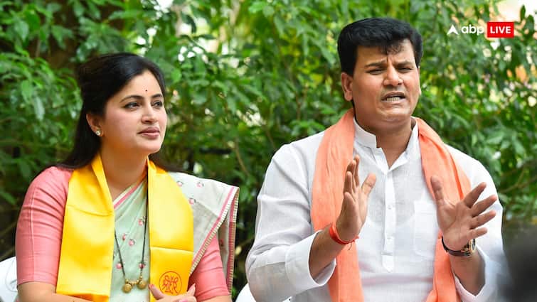 Maharashtra Cabinet Expansion: लोकसभा चुनाव हारने वालीं नवनीत राणा के पति बनेंगे महाराष्ट्र में बनेंगे मंत्री? पढ़ें संभावित लिस्ट Maharashtra Cabinet Expansion Before Assembly Election 2024 Eknath Shinde Devendra Fadnavis Ajit Pawar MLA Minister Post ANN Maharashtra Cabinet Expansion: लोकसभा चुनाव हारने वालीं नवनीत राणा के पति बनेंगे महाराष्ट्र में बनेंगे मंत्री? पढ़ें संभावित लिस्ट
