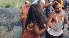 बेटी पर मनचले ने किया कमेंट, मां ने की युवक की जमकर धुनाई, महराजगंज का मामला