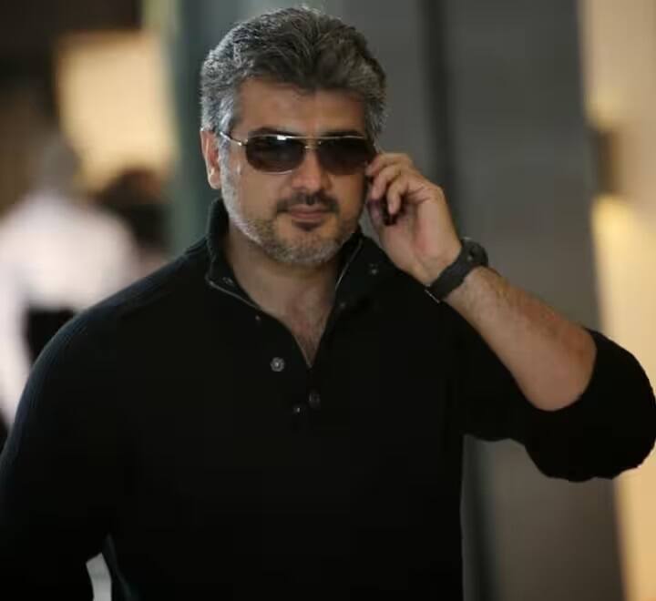 दाक्षिणात्य सुपरस्टार असलेला अभिनेता अजित हा 105 कोटी रुपये मानधन घेतो.