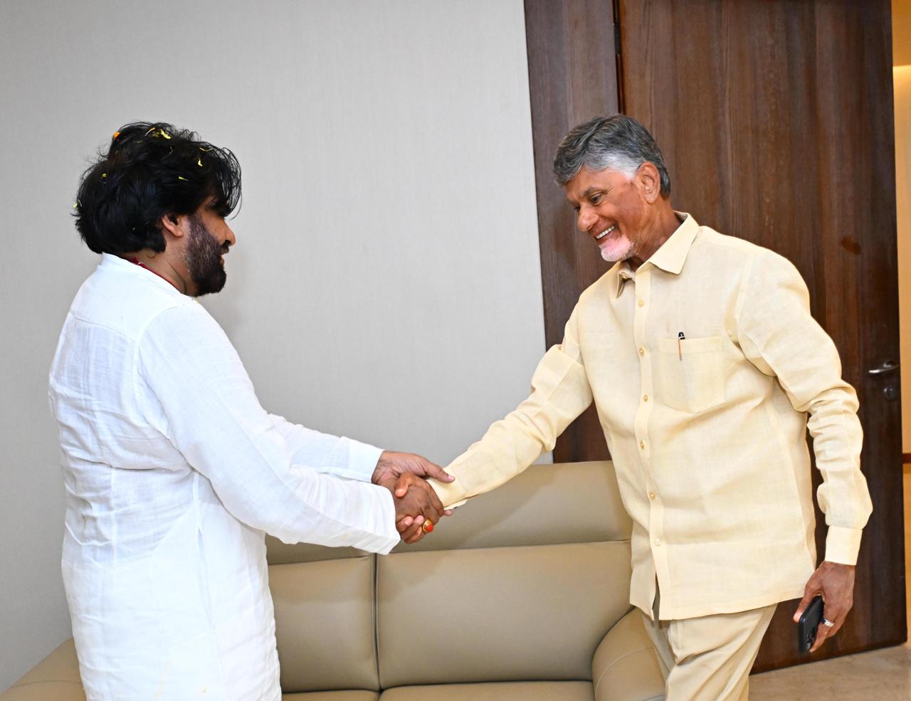 Deputy CM meets CM : సచివాలయంలో  చంద్రబాబుతో పవన్ భేటీ - చర్చించిన అంశాలు ఇవే