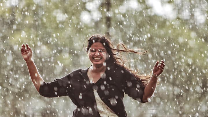19 और 20 जून को दिल्ली में बादल छाए रहेंगे और हल्की बारिश होने का पूर्वानुमान है.