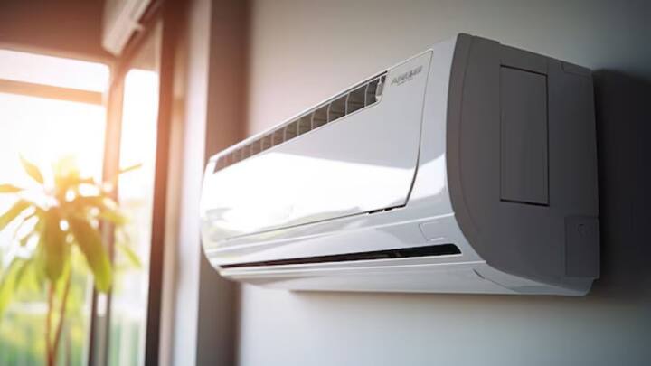 इन दिनों इतनी गर्मी है कि लोग दिन में 15 से 20 घंटे एसी चलाते हैं. लेकिन क्या आपको पता है आप लगातार कितने घंटे एसी चला सकते हैं.