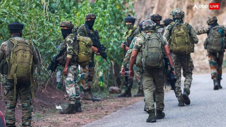 Jammu Kashmir Police arrested 150 people suspects in Reasi terror attack Reasi Terror Attack: पीएम मोदी के दौरे से पहले पुलिस को मिली बड़ी कामयाबी, रियासी आतंकी हमले में टेररिस्ट की मदद करने वाला हुआ गिरफ्तार