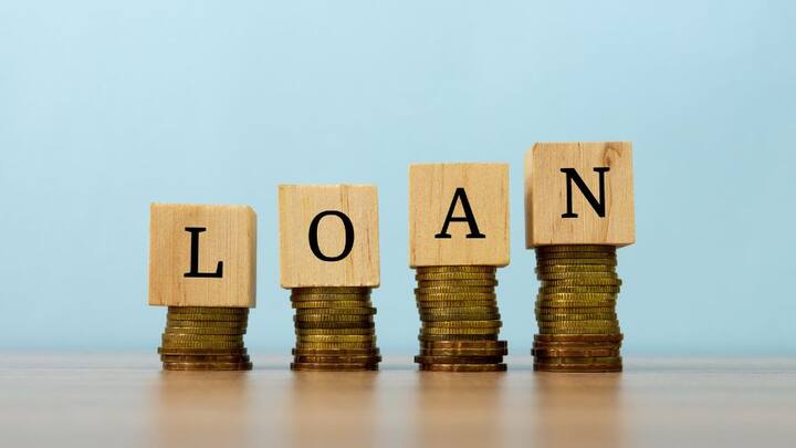 গাড়ি কেনার জন্য যে ঋণ নেন, তাঁর সুদের হার ব্যক্তিগত ঋণের উপর সুদের হারের থেকে কম হয়। আবার গৃহঋণের থেকে বেশি হয়।   ছবি- গেটি