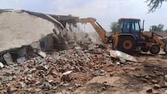 मंडला: गोमांस मिलने के बाद सिर्फ 11 घरों पर चला बुलडोजर, बचे 16 अवैध मकानों पर क्यों नहीं हुई कार्रवाई?