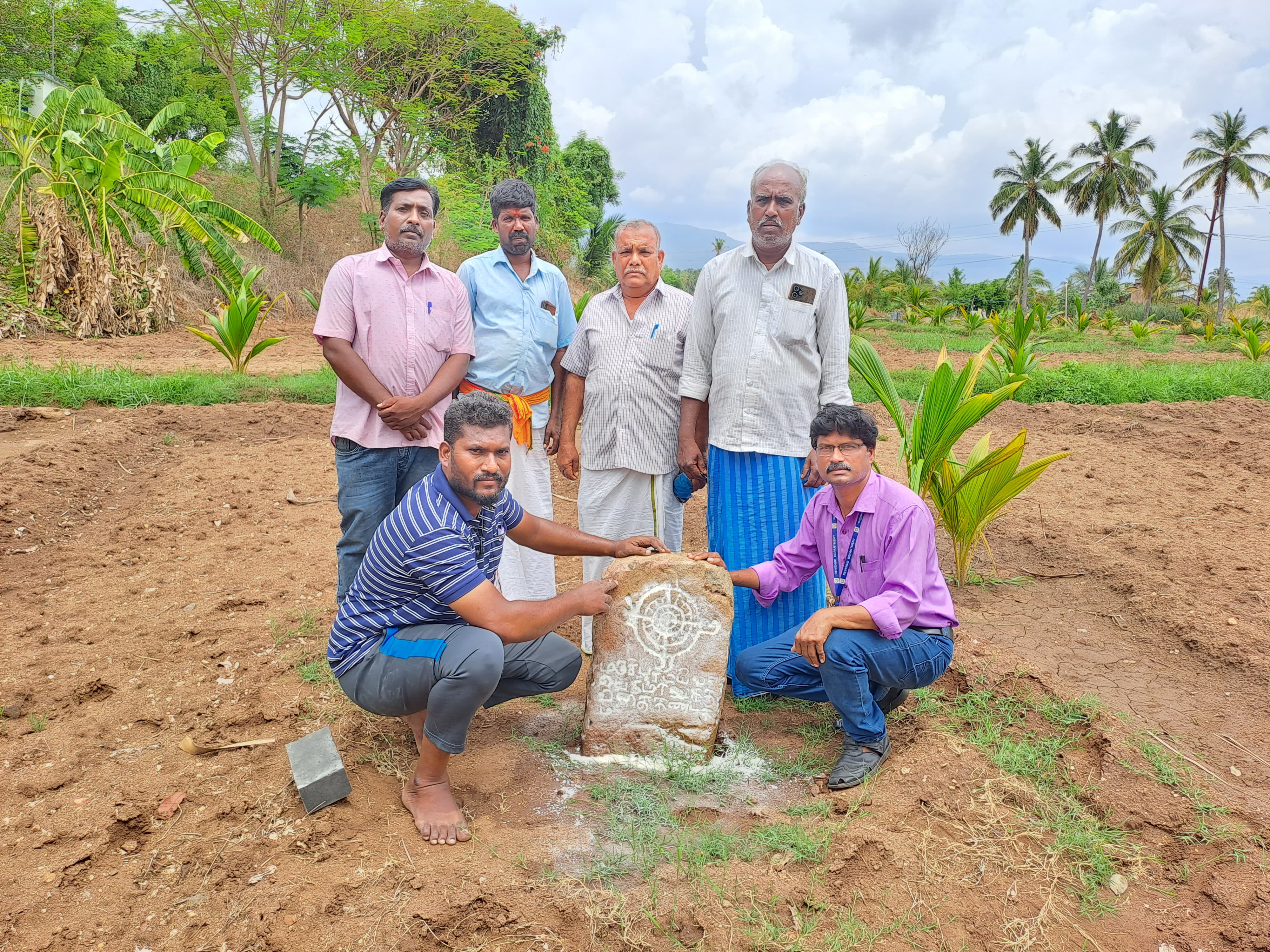 Tirupattur Inscription: திருப்பத்துார் அருகே 600 ஆண்டுகளுக்கு முந்தைய நிலக்கொடைக் கல்வெட்டு கண்டுபிடிப்பு