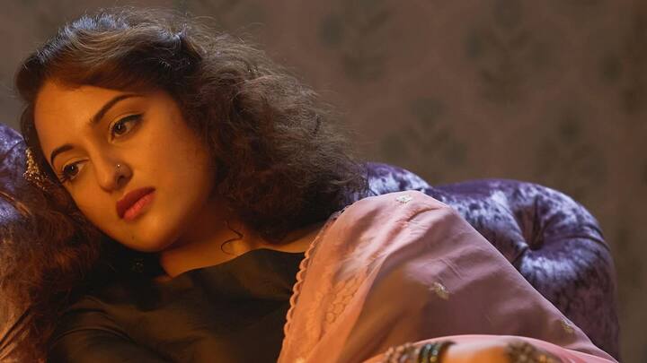 শোনা যাচ্ছে, ভিন্ন ধর্মে বিয়ে বলে নাকি এই বিয়েতে রাজি নন সোনাক্ষীর পরিবার। তাঁর বিয়ে নিয়ে মুখও খোলেননি পরিবারের কেউই, এমনকি শত্রুঘ্ন সিহনাও।