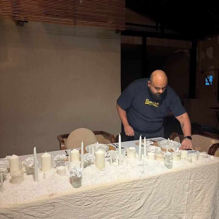 The pictures from their date showed a table decorated with dozens of burning white candles.