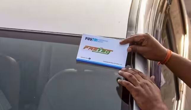 ભારતમાં હવે ટોલ ટેક્સ માટે ફાસ્ટેગ ફરજિયાત કરવામાં આવ્યું છે. વર્ષ 2014 માં ફાસ્ટેગ સુવિધા સમગ્ર ભારતમાં લાગુ કરવામાં આવી હતી.