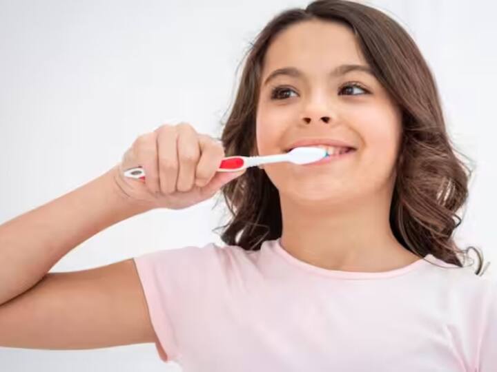 ਮਸੂੜਿਆਂ ਦੀ ਬਿਮਾਰੀ ਦੇ ਮਾਮਲੇ ਵਿਚ ਇਨਫੈਕਸ਼ਨ ਦਾ ਖ਼ਤਰਾ ਰਹਿੰਦਾ ਹੈ। ਪੇਟ ਦੇ ਕੈਂਸਰ ਨੂੰ ਗਲੇ ਦੇ ਕੈਂਸਰ ਨਾਲ ਜੋੜਿਆ ਗਿਆ ਹੈ। ਮਸੂੜਿਆਂ ਦੀ ਬਿਮਾਰੀ ਲਈ ਬਹੁਤ ਸਾਰੇ ਬੈਕਟੀਰੀਆ ਜ਼ਿੰਮੇਵਾਰ ਹੁੰਦੇ ਹਨ, ਜਿਵੇਂ ਫੁਸੋਬੈਕਟੀਰੀਅਮ ਨਿਊਕਲੀਅਟਮ । ਜਦੋਂ ਇਹ ਬੈਕਟੀਰੀਆ ਸਰੀਰ ਦੇ ਦੂਜੇ ਹਿੱਸਿਆਂ ਵਿੱਚ ਫੈਲਦਾ ਹੈ, ਤਾਂ ਵਿਅਕਤੀ ਬਿਮਾਰ ਹੋਣਾ ਸ਼ੁਰੂ ਹੋ ਜਾਂਦਾ ਹੈ।