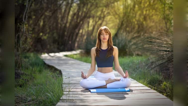 डायबिटीज से लेकर अस्थमा तक से निजात दिला सकता है योग, जान लें Yoga करते वक्त कौन सी गलती नहीं क