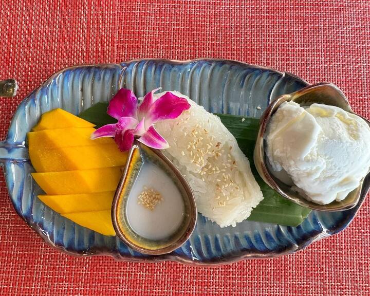 கடந்த சில தினங்களுக்கு முன்னர் பிறந்தநாள் கொண்டாடிய அஞ்சலி அதன் புகைப்படங்களை சோசியல் மீடியாவில் பகிர்ந்து லைக்ஸ்களை அள்ளி வருகிறார்.