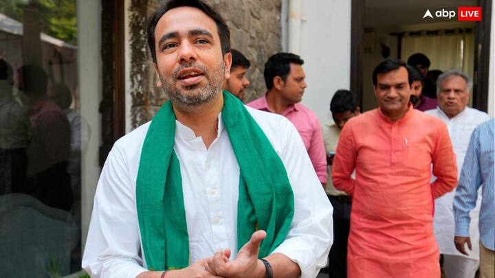 इसी सिलसिले में मंगलवार यानि (18 जून) को बसपा के पू्र्व कॉर्डिनेटर और प्रत्याशी (मटेरा विधानसभा) इजहार अहमद शाह (बाबू शाह) ने आरएलडी के अध्यक्ष जयंत चौधरी से मुलाकात कर राष्ट्रीय लोकदल जॉइन की. इस दौरान रालोद के राष्ट्रीय संगठन महासचिव त्रिलोक त्यागी व राष्ट्रीय सचिव अनुपम मिश्रा भी मौजूद रहे.