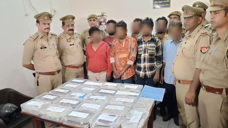 Agra bullion traders raw silver accused absconded from revealed police arrested 7 people ann आगरा में सराफा व्यापारी से हुई चांदी की लूट का पुलिस ने किया खुलासा, 7 आरोपी गिरफ्तार