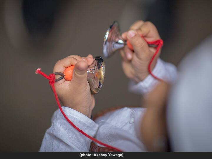 अनेक गावांतून टाळ-चिपळ्यांच्या गजरात पालख्या निघायला सुरुवात झाली आहे.