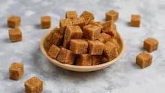 Eating Jaggery In Summer: गर्मियों में गुड़ खाना सेहत के लिए है नुकसानदायक? जानें इसके खाने का सही तरीका...