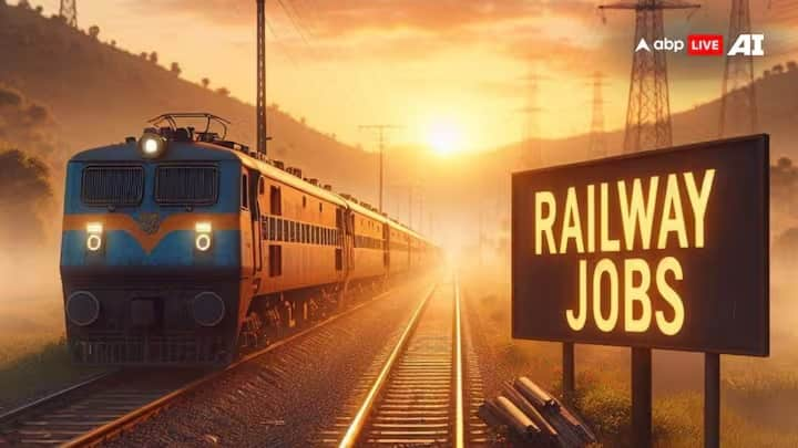 Railway Jobs: રેલવેએ 7 હજારથી વધુ જગ્યાઓ માટે ભરતીની સૂચના (Indian Railway notification) બહાર પાડી છે. જેના માટે ઉમેદવારો સત્તાવાર સાઇટની મુલાકાત લઈને અરજી કરી શકશે.