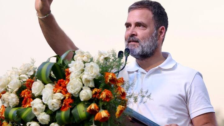 राहुल गांधी ने कहा कि एनडीए के लोग हमारे संपर्क में है और मोदी खेमे में बहुत असंतोष है. इसीलिए आने वाला समय एनडीए के लिए बहुत नाजुक होने वाला है. उन्होंने कहा कि इंडिया ब्लॉक की बढ़त पर भी विचार किया जा रहा है. राहुल गांधी ने कहा कि भारतीय राजनीति में बड़ा बदलाव आया है. मोदी का विचार और मोदी की छवि खत्म हो गई है.