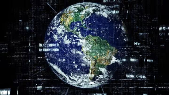 Earth Planet Age: પૃથ્વી પર દરરોજ વૈજ્ઞાનિકો નવા સંશોધનો કરતા રહે છે, જેના દ્વારા આપણે તેના અનોખા રહસ્યો જાણીએ છીએ, પરંતુ શું તમે ક્યારેય વિચાર્યું છે કે પૃથ્વીની ઉંમર શું છે ? જો કોઈ તમને તમારી ઉંમર પૂછે તો તમે તરત જ તેનો જવાબ આપો, પરંતુ શું તમે જાણો છો કે તમે જે પૃથ્વી પર રહો છો તેની ઉંમર કેટલી છે?