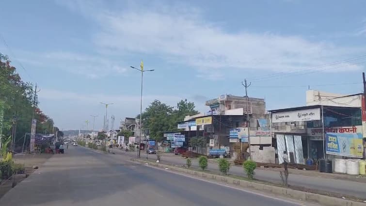 OBC Reservations Laxman Hake Ambad bandh called by OBC organizations closure of shops in the city street protests OBC Reservations: ओबीसी संंघटनांकडून अंबड बंदची हाक, शहरातील दुकानांना टाळं, रस्त्यांवर शुकशुकाट