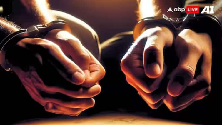 Maharashtra ACB Action Female Education Officer and Gram Panchayat Employees arrested for taking bribe महाराष्ट्र में ACB की बड़ी कार्रवाई, महिला शिक्षा अधिकारी और ग्राम पंचायत कर्मचारी को रिश्वत लेते किया गिरफ्तार