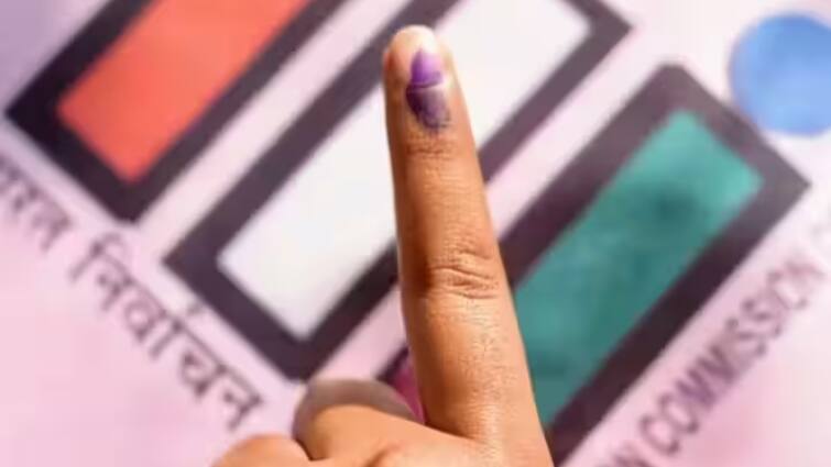 Himachal Assembly By Election 2024 ink to applied on middle finger ECI decision हिमाचल उपचुनाव में तर्जनी नहीं मध्यम उंगली पर लगेगी स्याही, जानिए ECI ने क्यों लिया ये बड़ा फैसला?