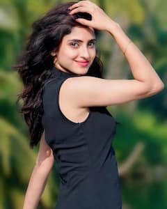 Oorvasivo Rakshasivo Ayesha :అందంలో ఊర్వశి..పగ సాధించడంలో రాక్షసి.. దుర్గగా మారిన వైష్ణవి రీసెంట్ ఫొటోస్!