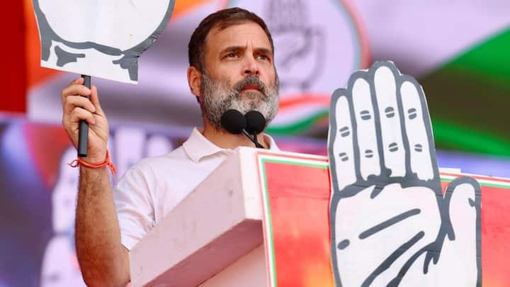 ममता बनर्जी के बाद राहुल गांधी ने बड़ा दावा करते हुए कहा है कि एनडीए की सरकार काफी नाजुक है. 2024 के आम चुनाव के बाद लोकसभा में संख्या बहुत कमजोर होगी और छोटी सी गड़बड़ी भी एनडीए की सरकार को गिर सकती है. मूल रूप से एक सहयोगी को दूसरी तरफ मुड़ना पड़ता है.