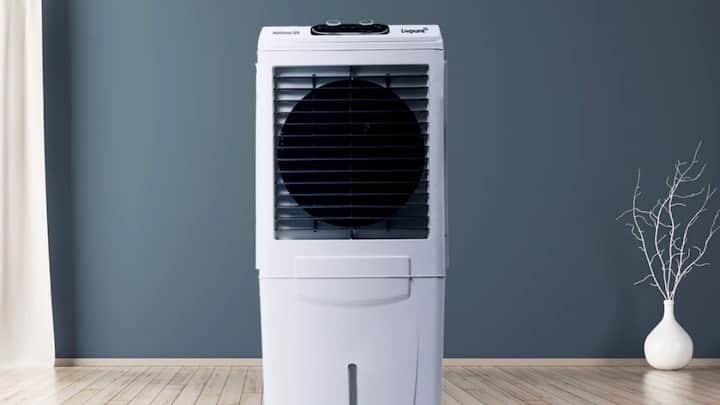 इसीलिए बहुत से लोग एसी की जगह घरों में कूलर का इस्तेमाल करते हैं. आज हम आपको बताएंगे एक तरीका जिससे आपके घर में रखा हुआ कूलर एसी की तरह ठंडी हवा देने लगेगा.