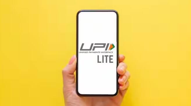 તમે UPI Lite વૉલેટમાં વધુમાં વધુ 2000 રૂપિયા રાખી શકો છો. ફોન પે, ગૂગલ પે જેવી એપ્સમાં તમને UPI લાઇટનો વિકલ્પ મળશે.