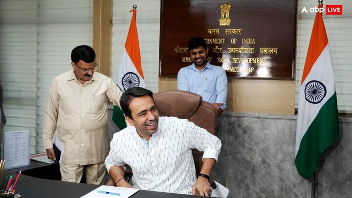 राष्ट्रीय लोकदल राजधानी लखनऊ में अगले महीने प्रदेशभर के कार्यकर्ताओं का प्रदेश स्तरीय सम्मेलन करेगी. इसके लिए क्षेत्र और जिलावार संगठन की बैठकें होंगी, जिसमें पार्टी के राष्ट्रीय और प्रदेश पदाधिकारी भेजे जाएंगे.