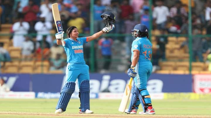 Harmanpreet Kaur announced her return to form, as a late surge from her led India to 325. In the process, the 35-year old registered her 6th ODI ton as well