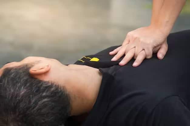 જો તમને થોડું ચાલ્યા પછી પણ શ્વાસ લેવામાં તકલીફ થવા લાગે અથવા સૂતી વખતે તમને શ્વાસ લેવામાં તકલીફ થાય, તો તમારે તાત્કાલિક ડૉક્ટરનો સંપર્ક કરવો જોઈએ, કારણ કે તે હૃદય અથવા ફેફસાની સમસ્યા હોઈ શકે છે.