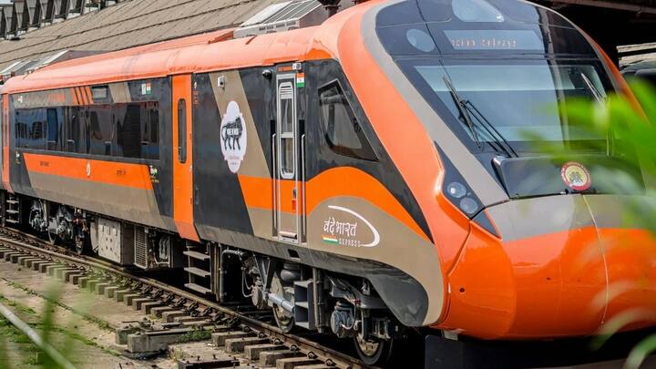 रेलवे का सफर काफी सुविधायुक्त भी होता है. इसमें आपको बहुत से ऐसे काम करने के मौके मिल जाते हैं. जो फ्लाइट में आप सामान्य तौर पर नहीं कर पाते.