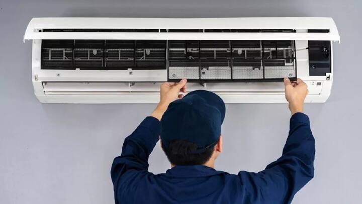 दूसरी गलती सबसे ज्यादा लोग करते हैं. वह है बिना सर्विस के एसी का लगातार इस्तेमाल करते रहना. बिना सर्विस के लगातार एसी चलाएंंगे तो इससे कंप्रेशर पर असर पड़ता है.