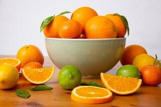 Fruits Benefits: સ્કિનને એવરયંગ રાખવા માટે ડાયટમાં આ ફળોને અચૂક કરો સામેલ, આવશે નેચરલ ગ્લો
