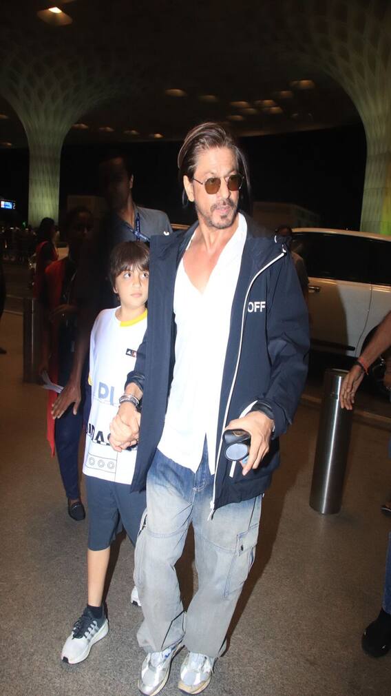 Shah Rukh Khan Flies Out Of Mumbai With AbRam