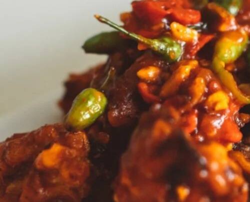 கடைசியாக கொத்தமல்லி இலை சேர்க்கவும் அடுப்பில் இருந்து இறக்கினால் சுவையான ரெஸ்டாரண்ட் ஸ்டைலில் சில்லி சிக்கன் தயார்.