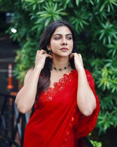 Madonna Sebastian: ప్రకృతి మధ్య ప్రేమమ్ బ్యూటీ.. ముద్దమందారంలా మెరిసిపోతున్న మడోన్నా సెబాస్టియన్!