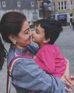 Kajal Aggarwal : బర్త్​డే స్పెషల్ ఫోటోలు షేర్ చేసిన టాలీవుడ్ చందమామ.. భర్తకు ముద్దు పెడుతూ ఫోజులిచ్చిన కాజల్