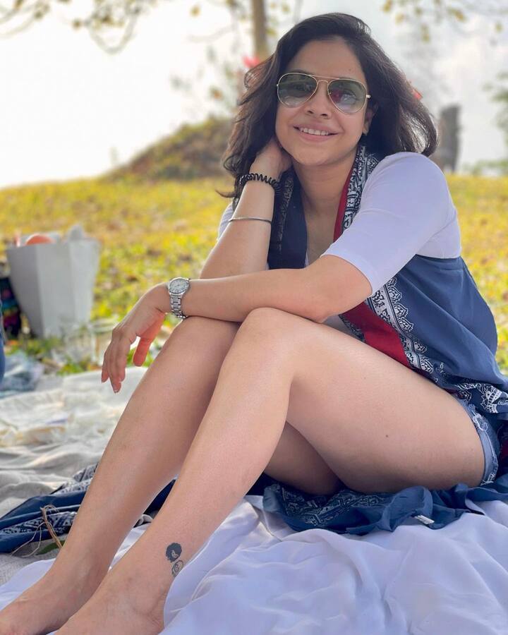 साल 2011 में सुमोना को एकता कपूर के पॉपुलर शो 'बड़े अच्छे लगते हैं' में देखा गया था. सुमोना ने नताशा अमरनाथ कपूर का किरदार निभाया और ये शो सुमोना के लिए लकी चार्म बन गया. साक्षी तंवर और राम कपूर का शो तीन साल तक चला और इस शो ने ही उनके लिए रास्ता तैयार किया.