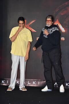 Amitabh Bachchan-Nag Ashwin: ఆసక్తికర దృశ్యం, అమితాబ్‌ కాళ్లకు నిర్మాత దండం - అశ్విని దత్‌కు డబ్బులిచ్చి టికెట్‌ కొన్న బిగ్‌బి