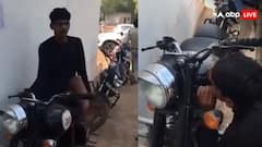 चोर ने कुछ सेकंड्स में ही लॉक तोड़कर चालू कर दी बाइक, तरीका देखने के बाद यूजर्स बोले 'कितने तेजस्वी लोग हैं'