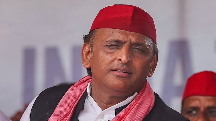 Akhilesh Yadav surrounded BJP on these issues made a big claim on the issue of Speaker post 18वीं लोकसभा के पहले दिन अखिलेश यादव ने इन मुद्दों पर बीजेपी को घेरा, स्पीकर के मुद्दे पर किया बड़ा दावा