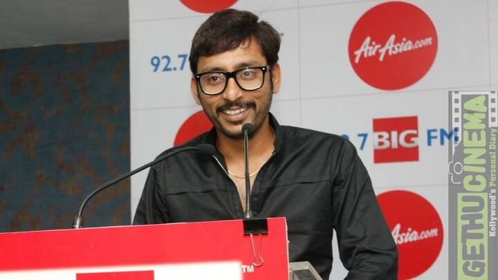 ரேடியோ ஜாக்கி, கிரிக்கெட் வர்ணனையாளர், சமூக ஆர்வலர், இயக்குநர், நடிகர் என பன்முக திறைமையாளராக விளங்குகிறார் ஆர்.ஜே. பாலாஜி.