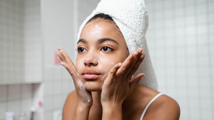 Creating a personalised morning skincare routine is essential for maintaining vibrant, healthy skin. Here's a step-by-step guide to help you start your day with a glow.
