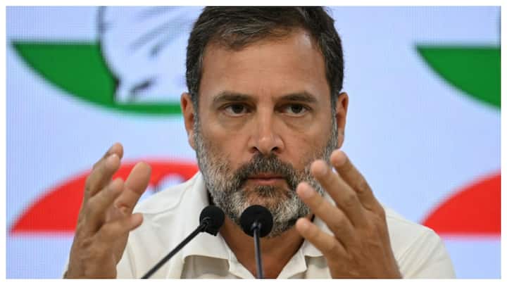 उन्होंने कहा, 'जानकारी के अनुसार नीतीश कुमार जल्दी चुनाव कराना चाहते हैं, बीजेपी ऐसा नहीं चाहती है. ऐसे में अगर वो हार जाते हैं तो NDA से अलग हो सकते हैं.