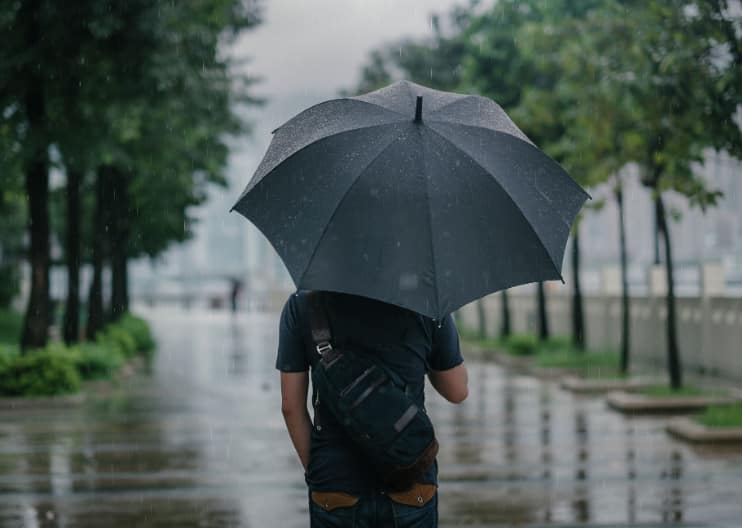 Heavy rain likely in Mumbai in next 24 hours Meteorological department yellow alert मुंबईत काळ्याकुट्ट ढगांची गर्दी, पुढील 24 तासात मुसळधार पावसाची शक्यता, हवामान खात्याचा महत्त्वाचा अलर्ट